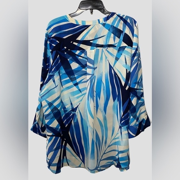 JM Collection Plus Size Blue Tropical Top - Picture 3 of 3
